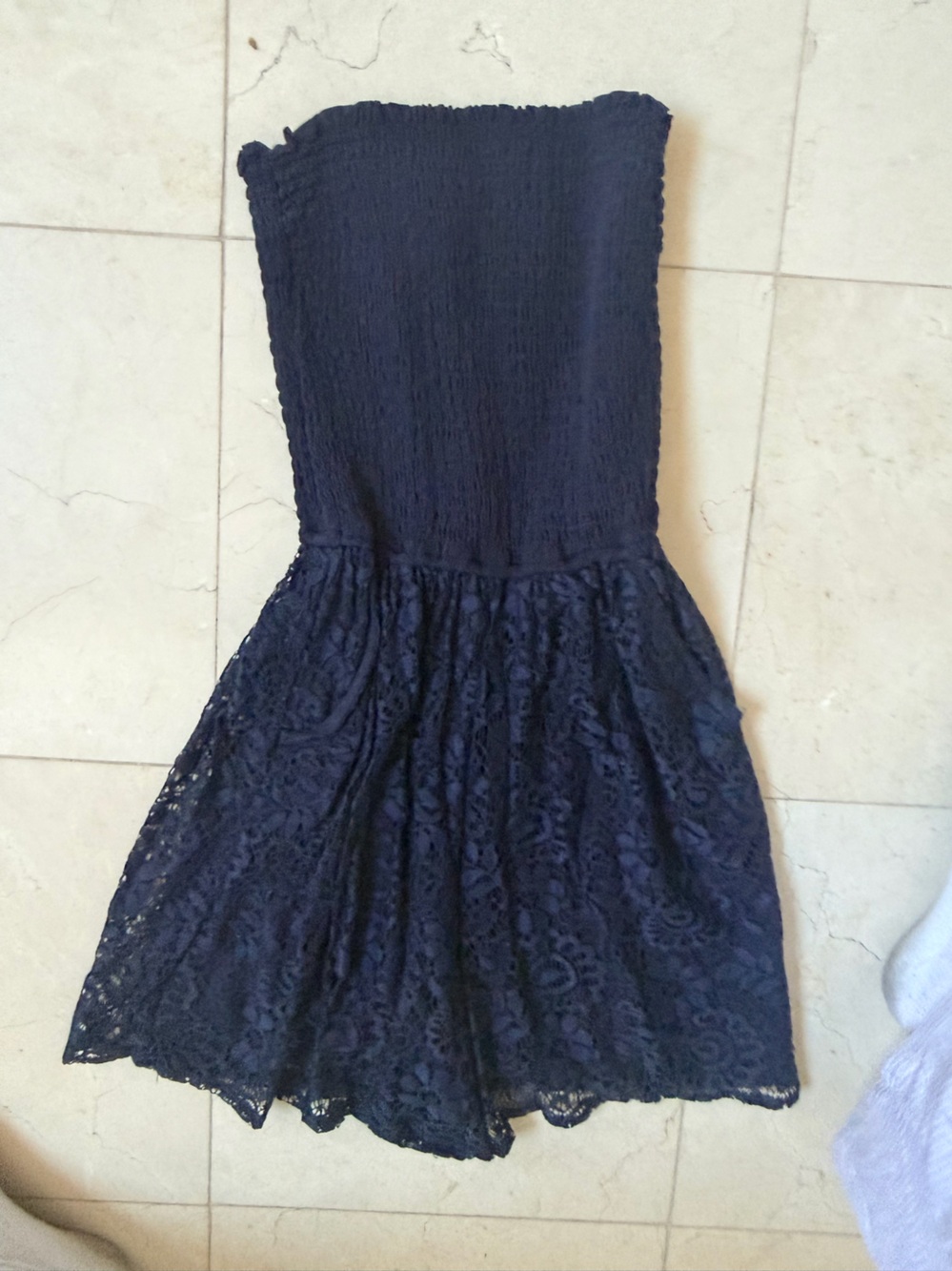 Girls Abercrombie Navy smocked strapless romper with lace overlay
Size XL